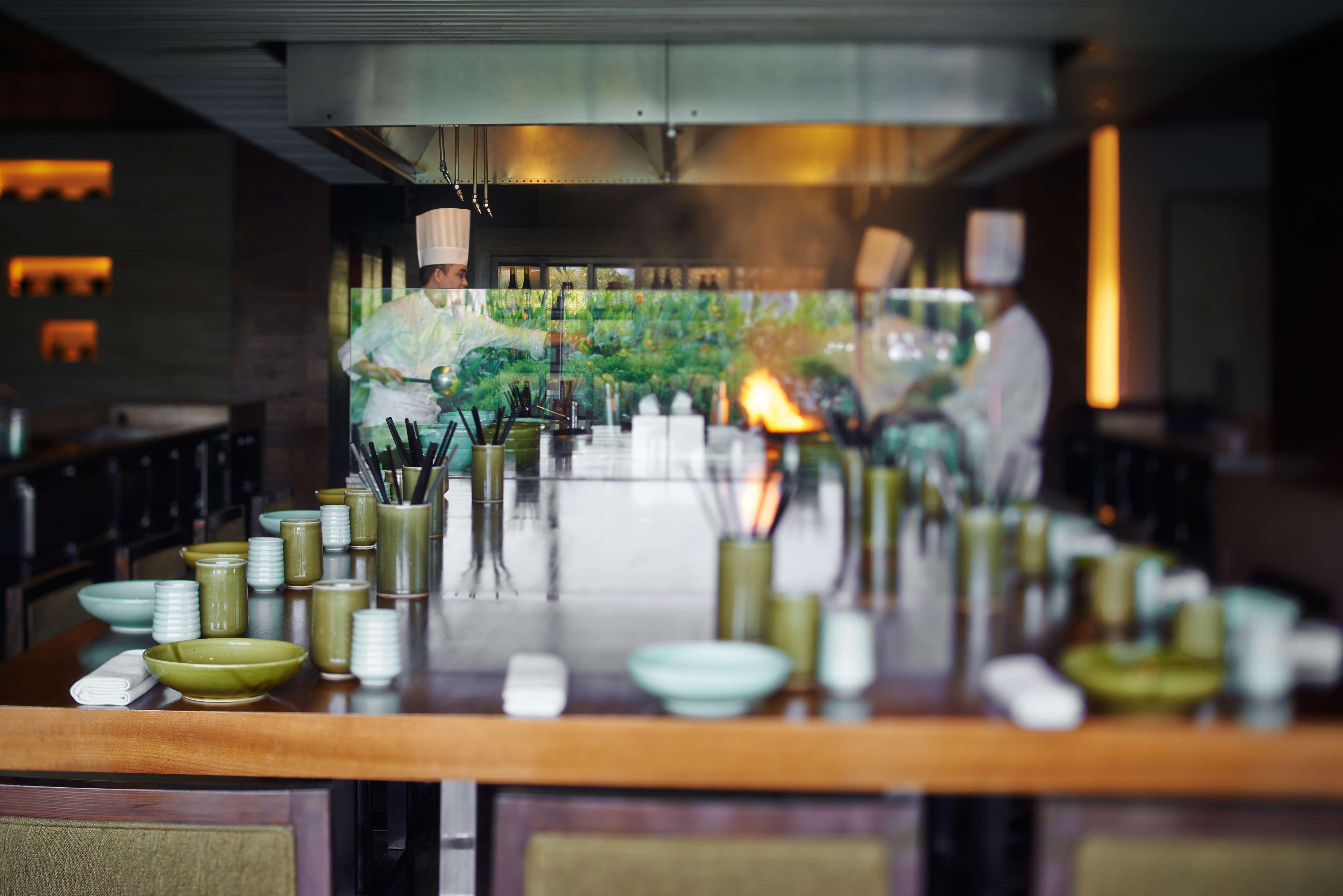 Отель Hyatt Regency Ченнаи Экстерьер фото The kitchen at the restaurant
